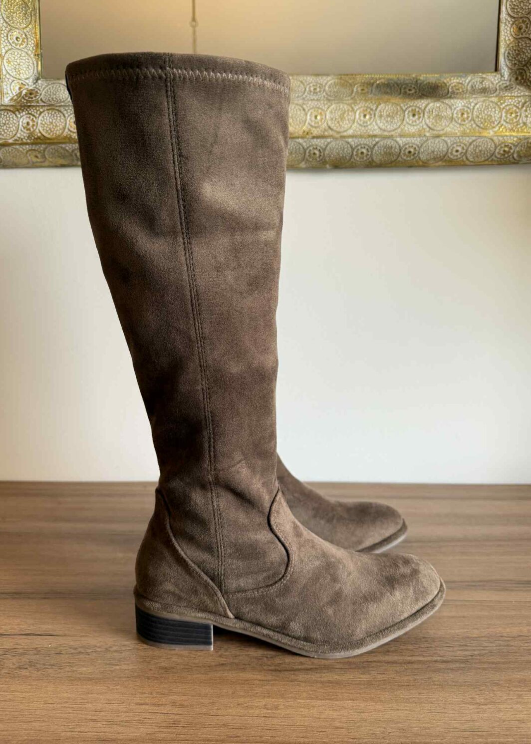 Bota Suede Cano Alto Castanho