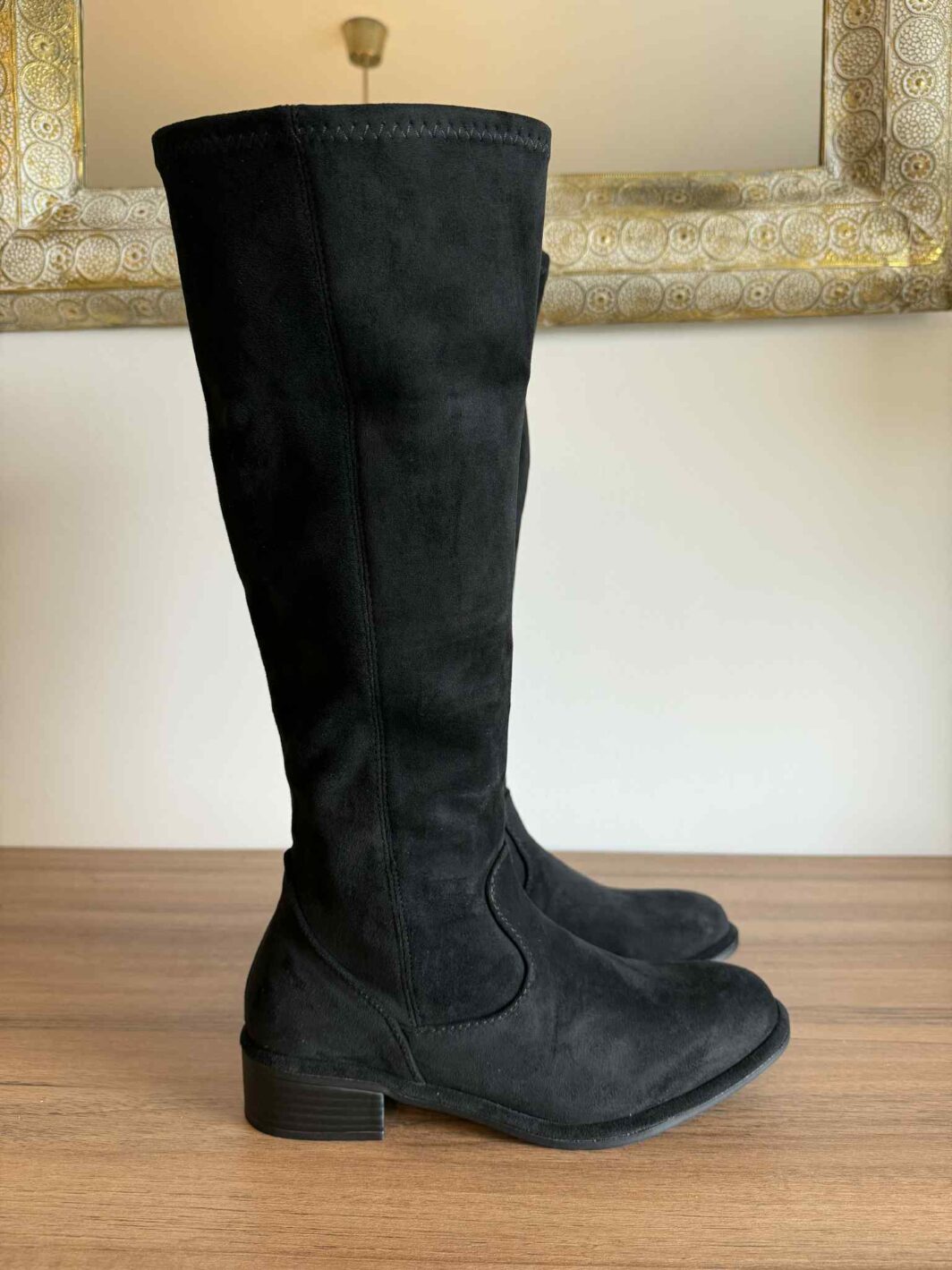Bota Suede Cano Alto Preto