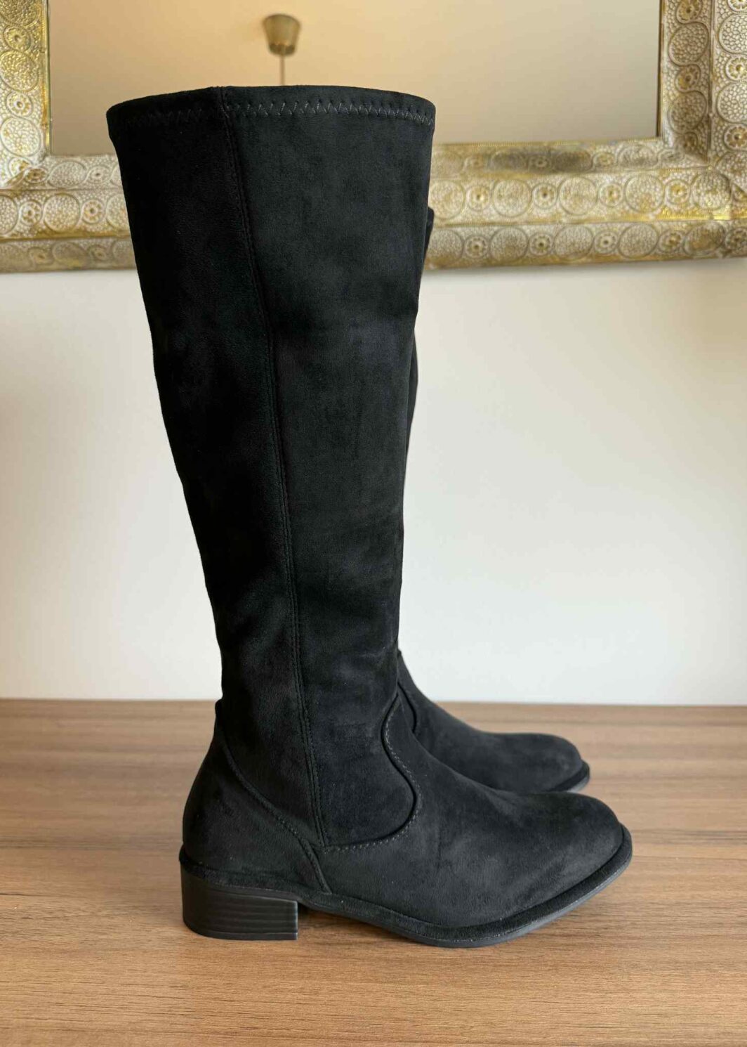 Bota Suede Cano Alto Preto