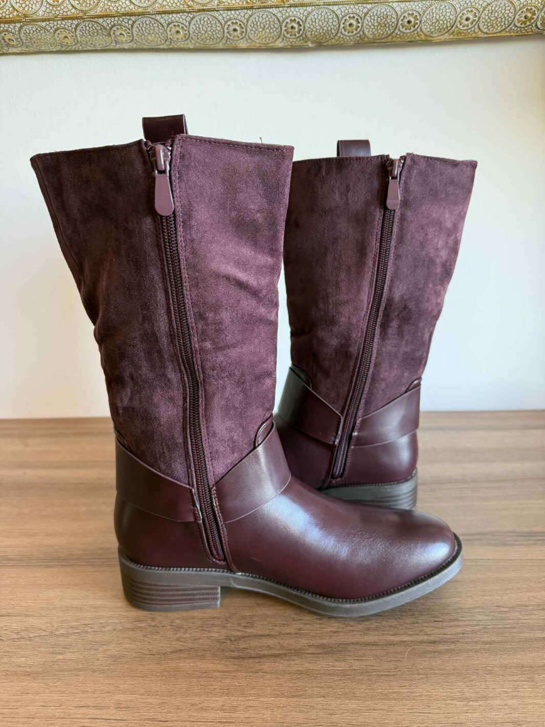 Bota à Cavaleiro Cano Médio - Vinho