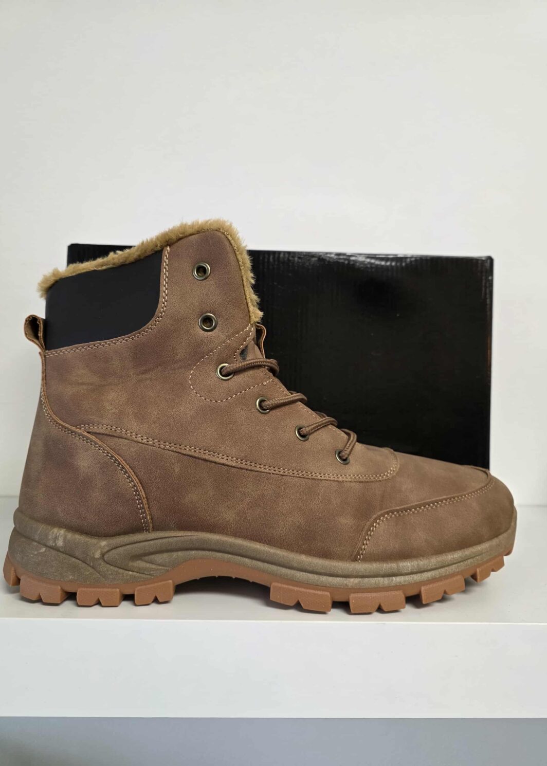 Bota desportiva com pelo