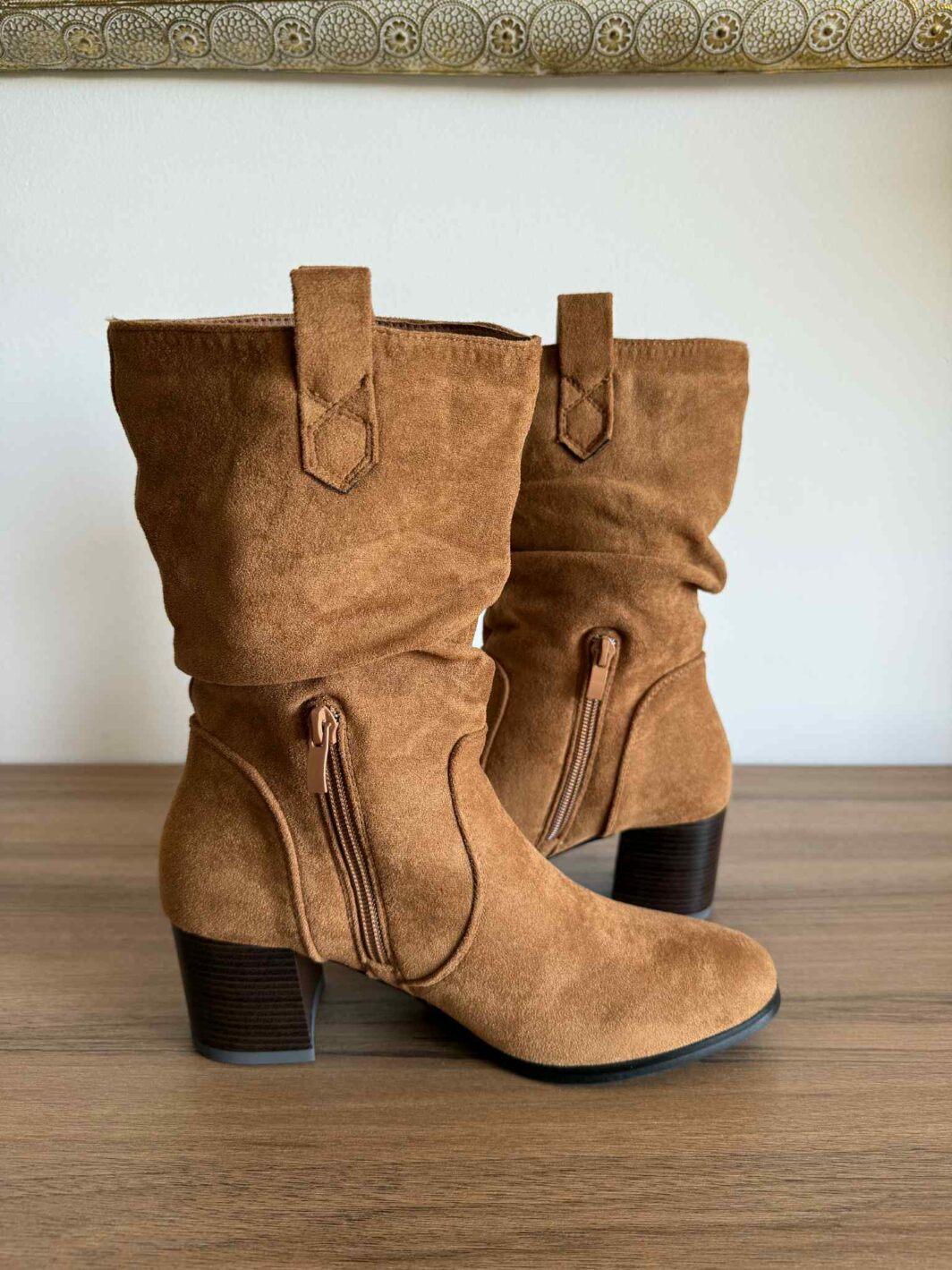 Botim camurça camel