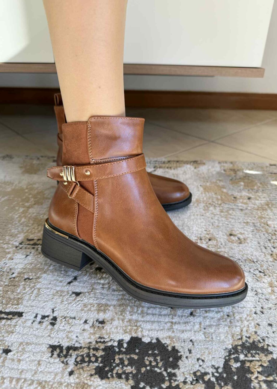 Botim baixo detalhes dourados - Camel