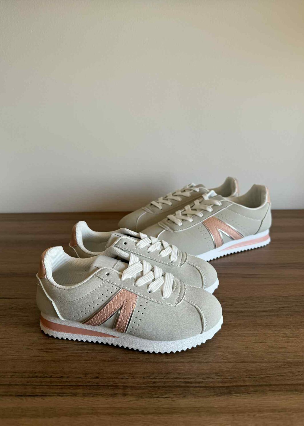 Sapatilha Cinza e Rosa