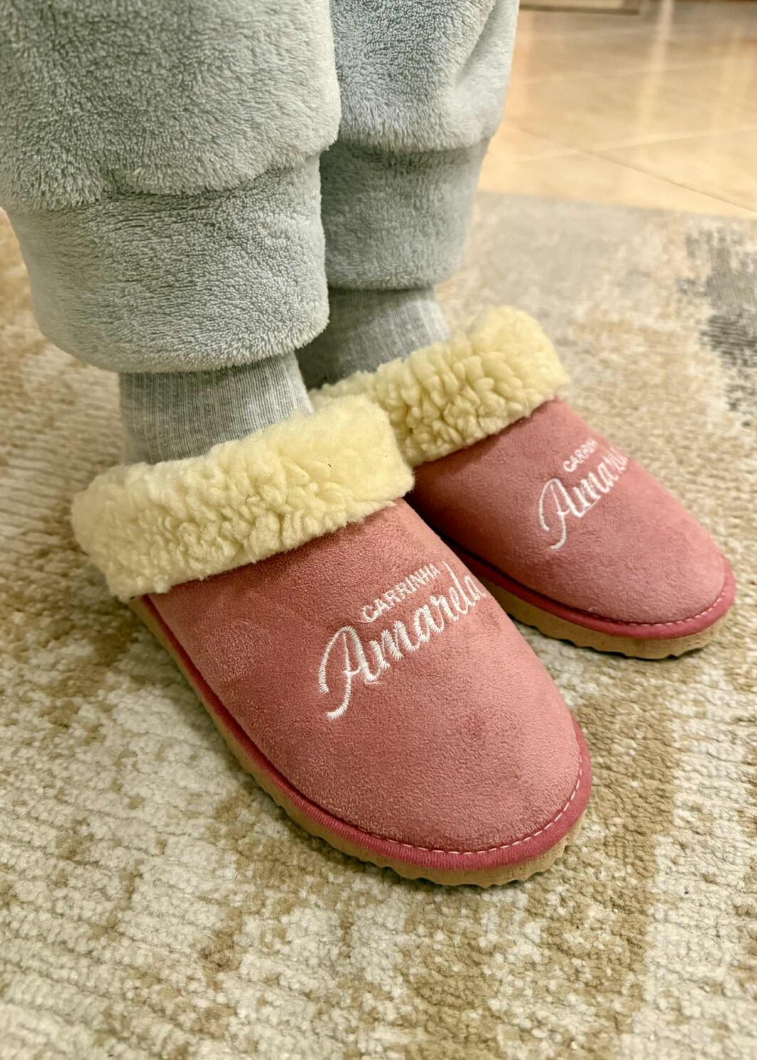 Chinelo de Quarto Carrinha Amarela - Rosa