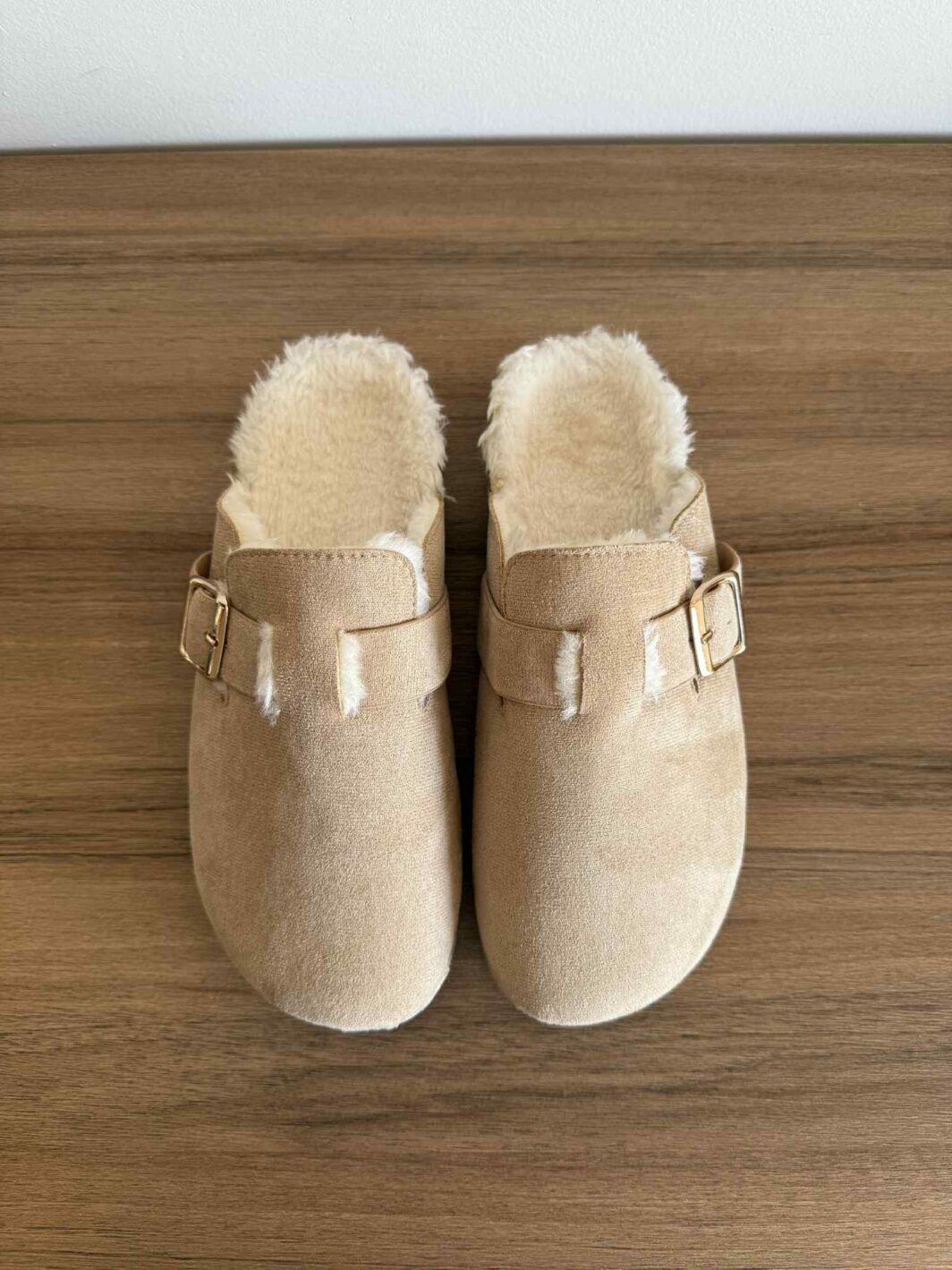 Clogs Com Pelinho Bege