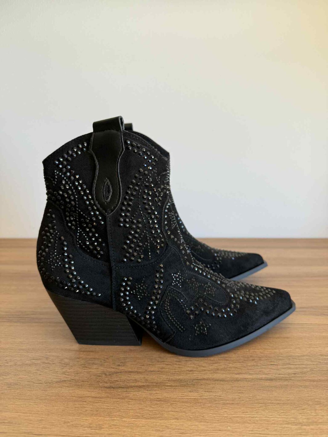 Botim Texana Tachas Preto