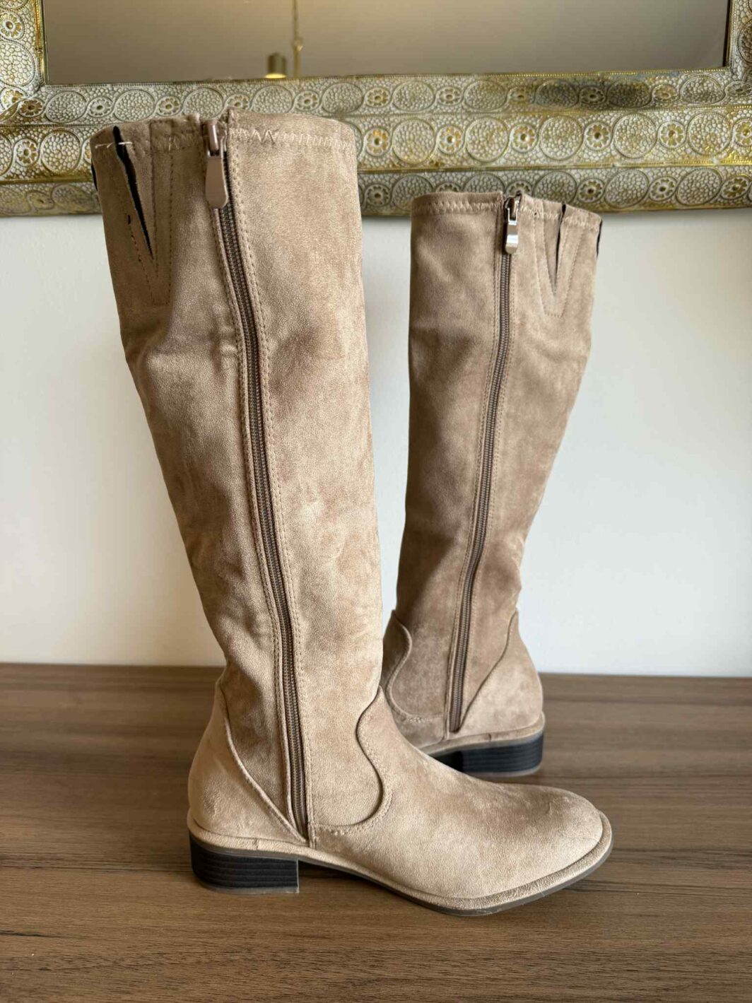 Bota Suede Cano Alto Bege