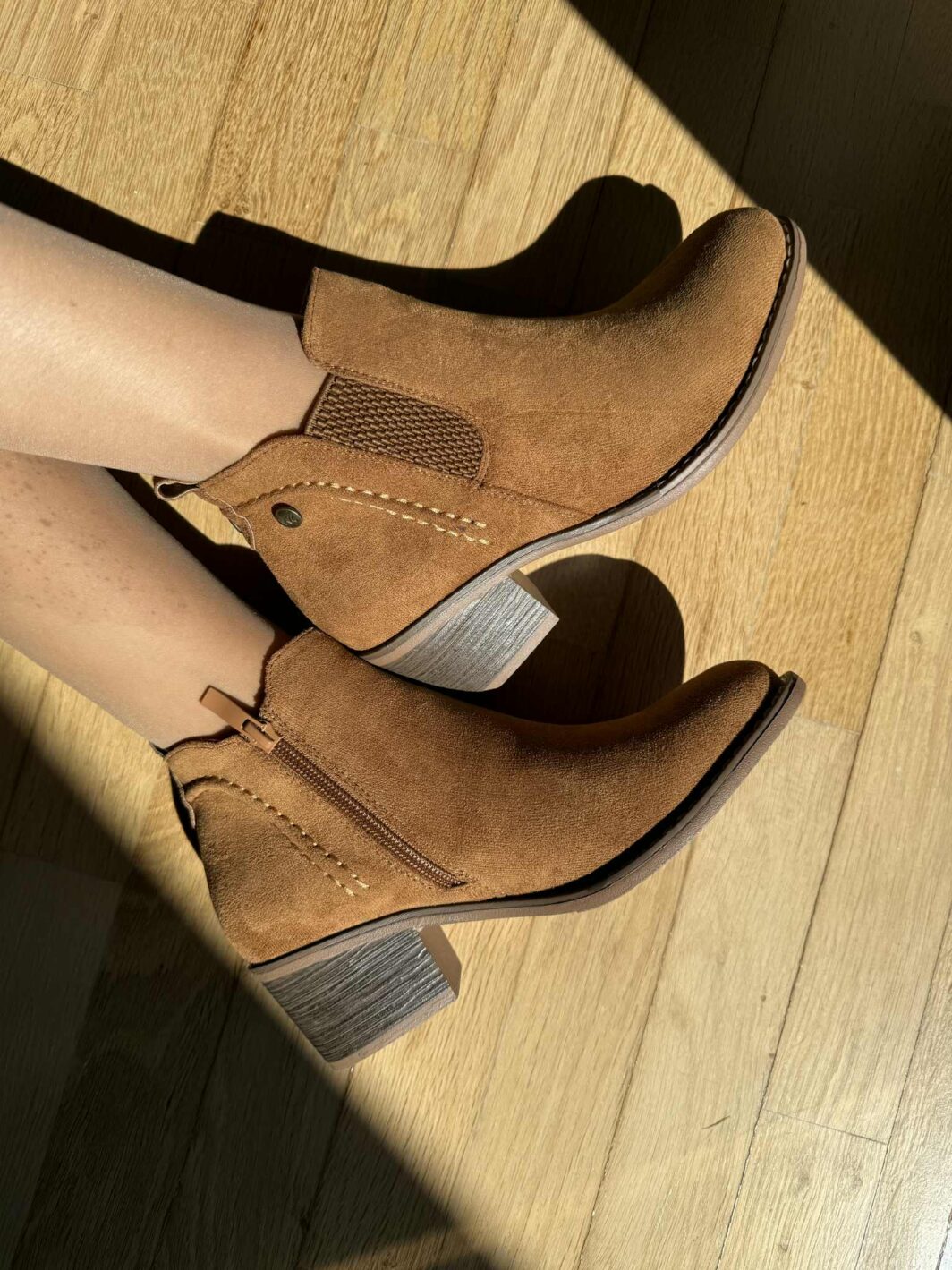 Botins Com Fecho e Elástico - Camel