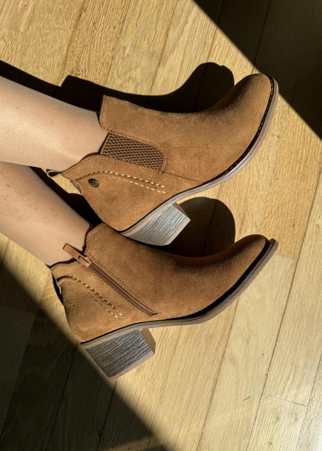 Botins Com Fecho e Elástico - Camel