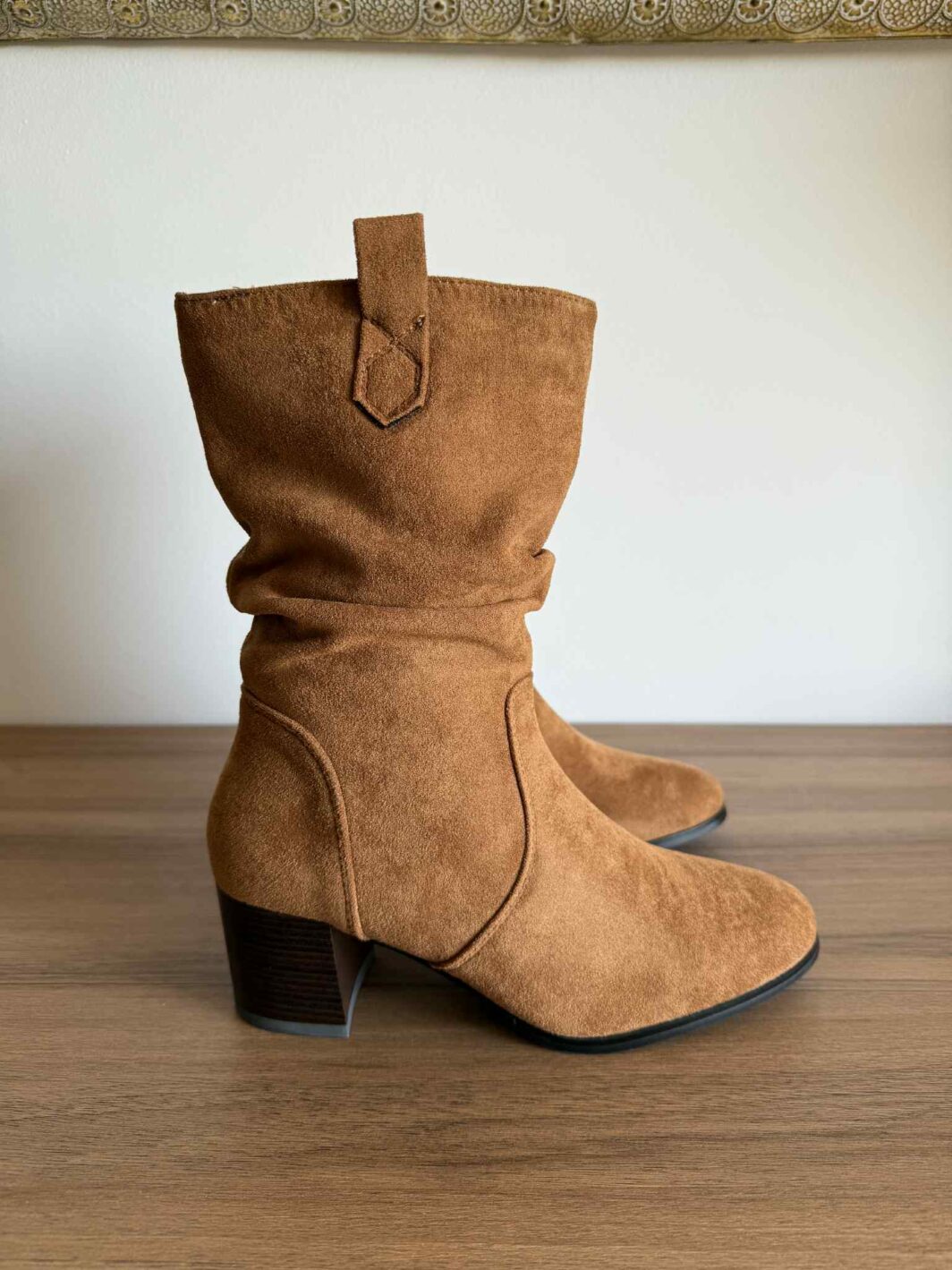 Botim camurça camel