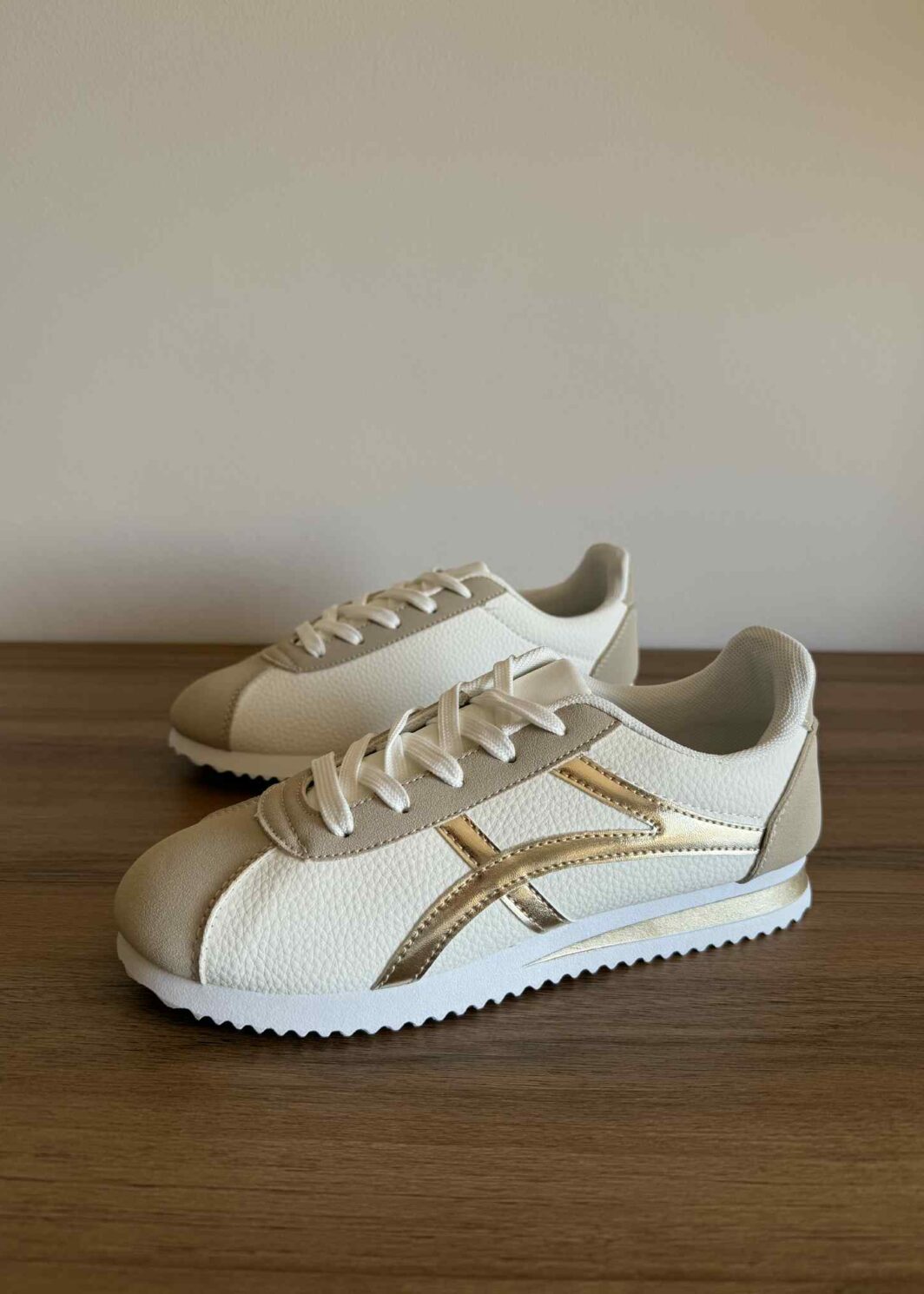 Sapatilha Branco e Dourado