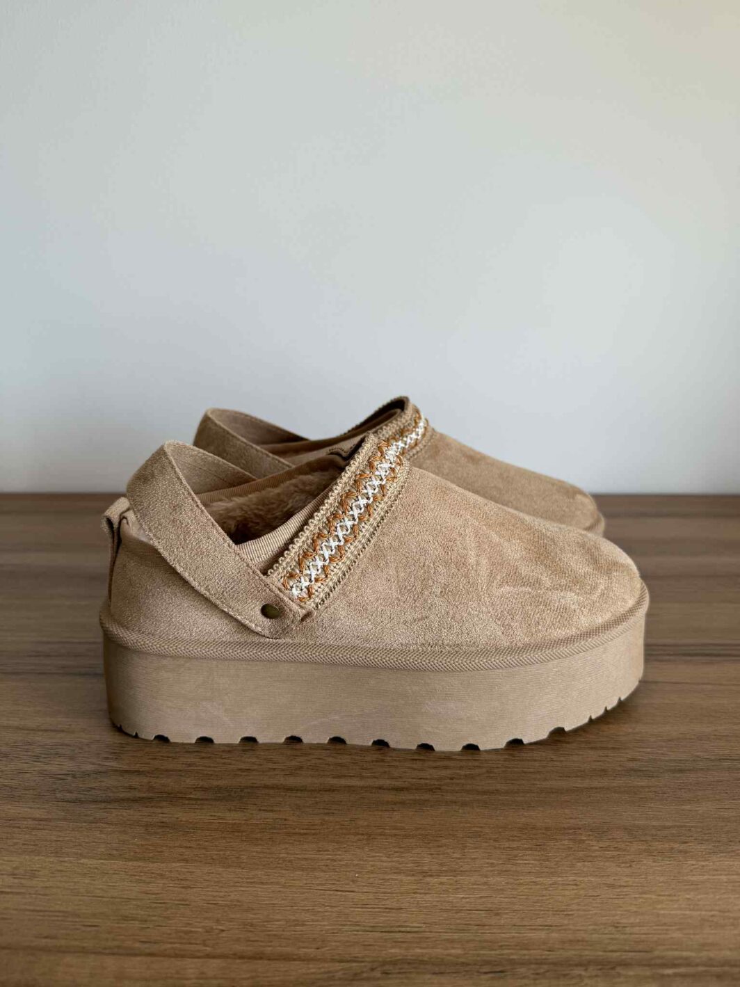 Chinelo Plataforma Com Pelinho