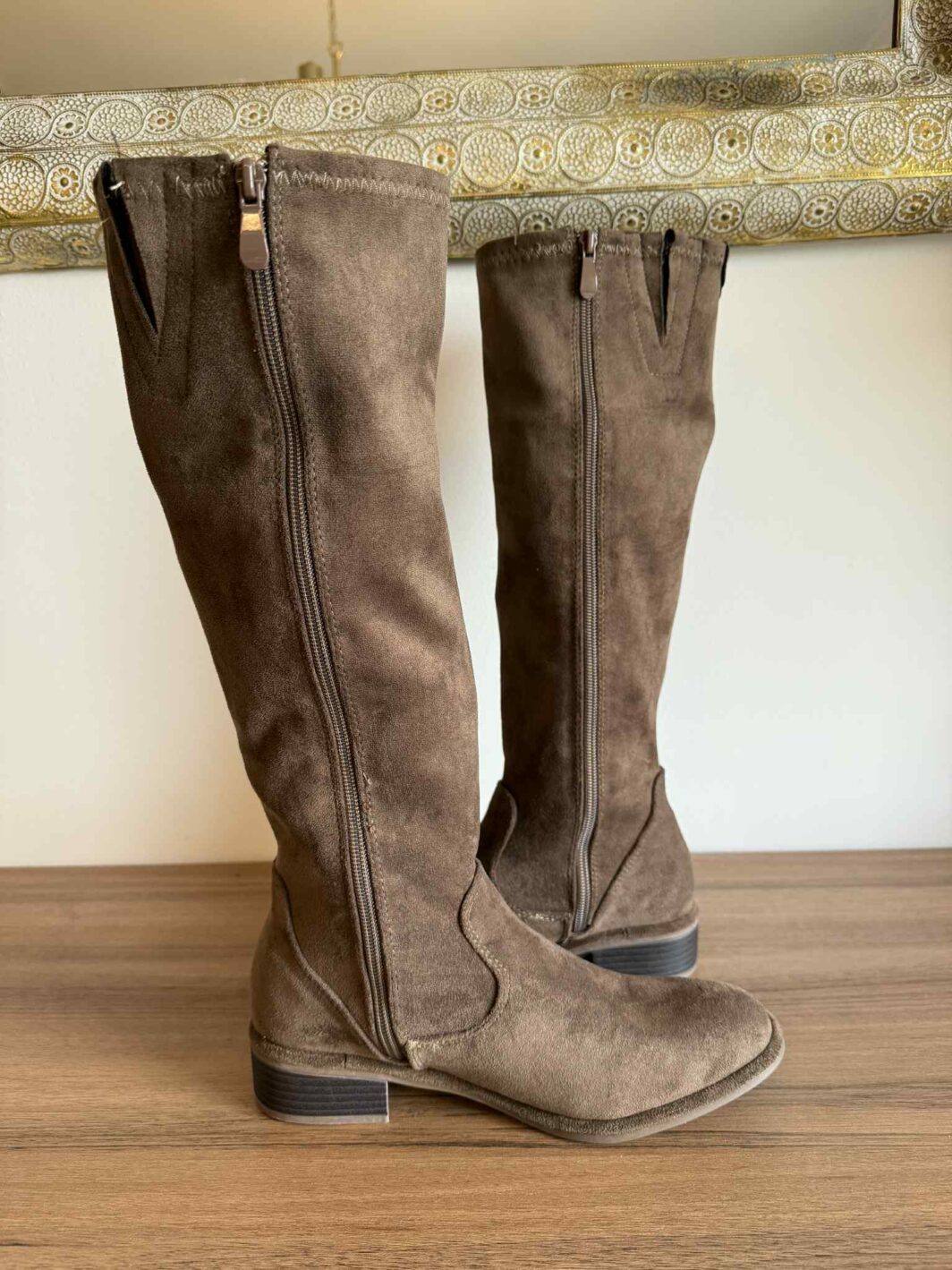 Bota Suede Cano Alto Castanho