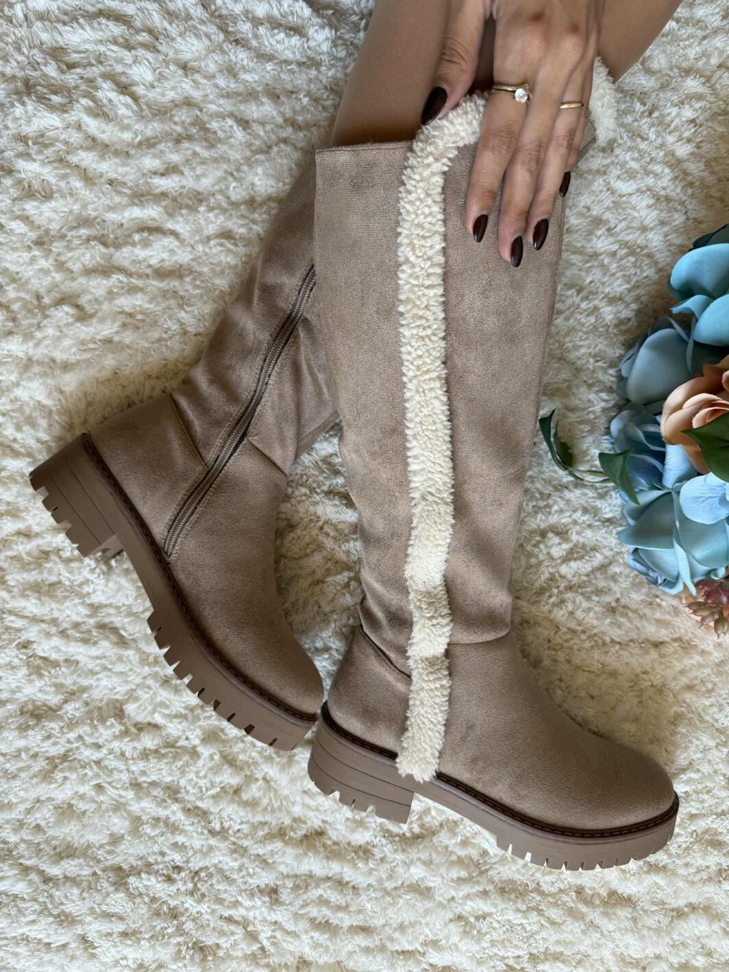 Bota de cano alto detalhe pelinho - Khaki