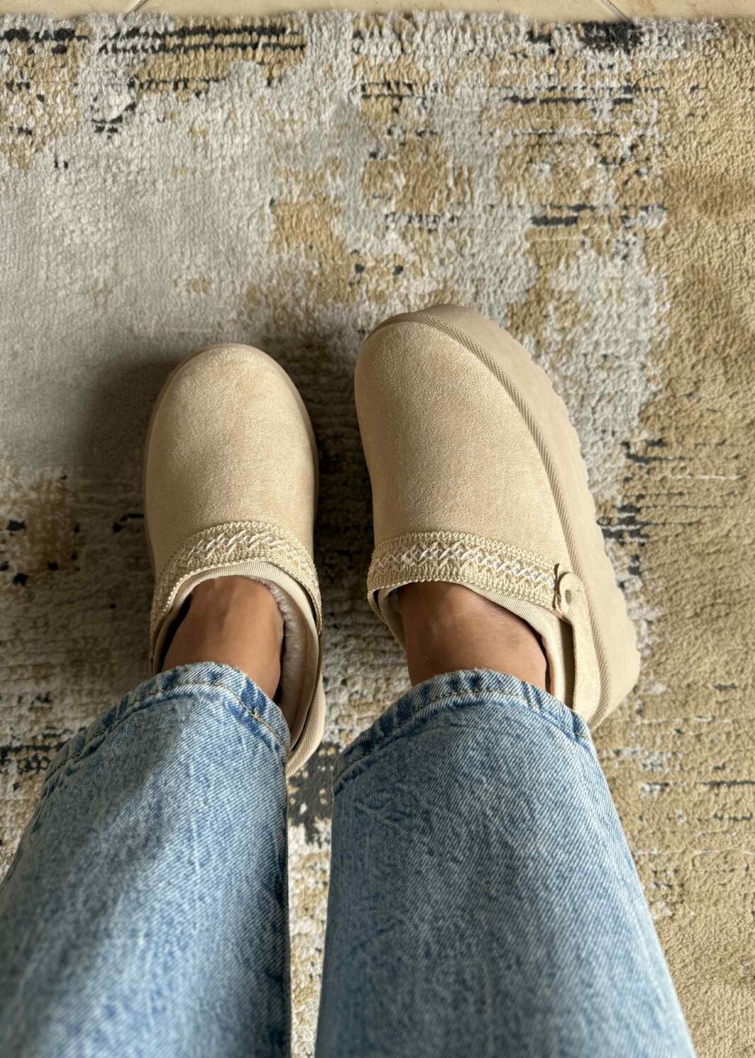 Chinelo Plataforma Com Pelinho - Bege