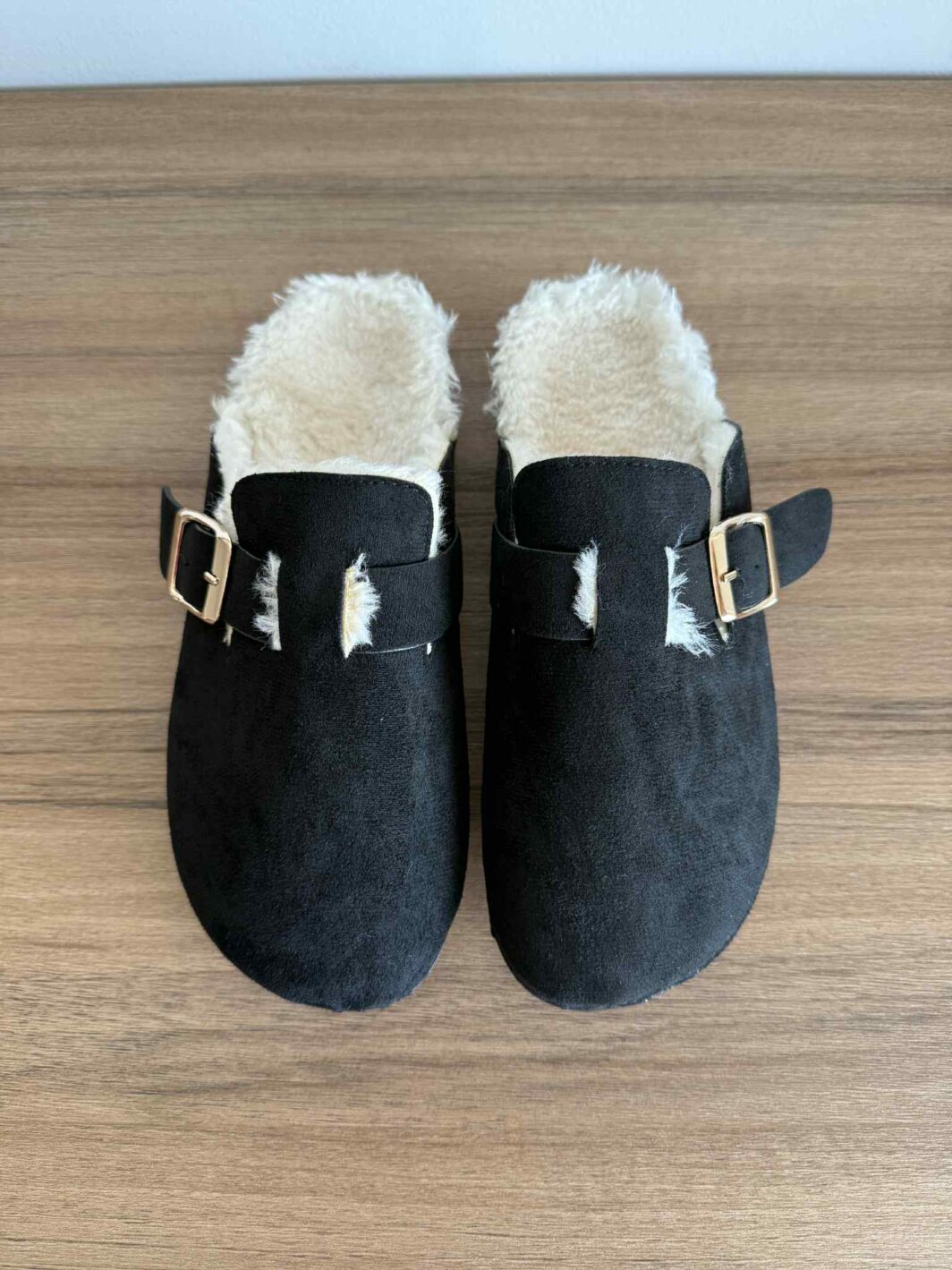 Clogs Com Pelinho Preto