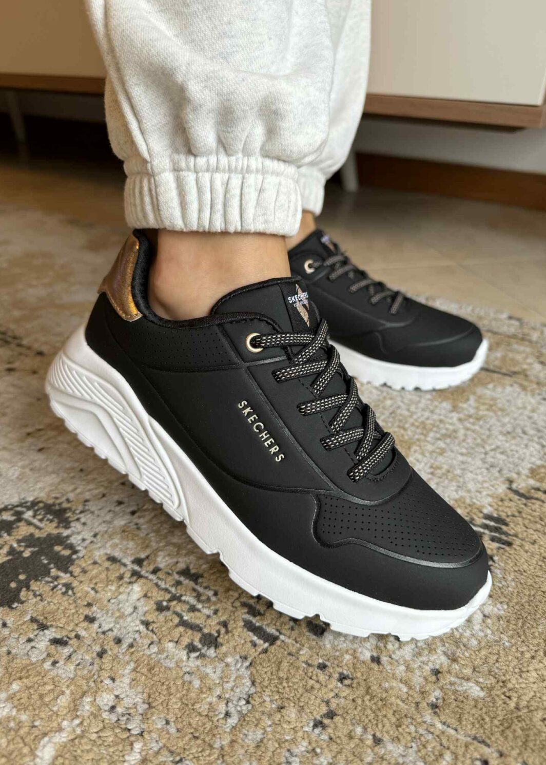 Skechers UNO Lite Preto