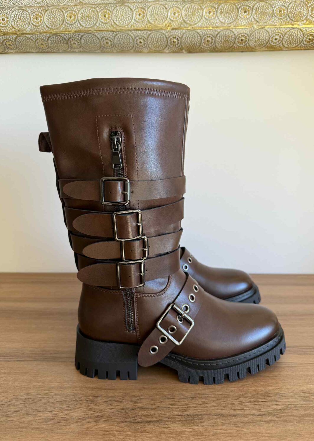 Bota Buckles Castanha