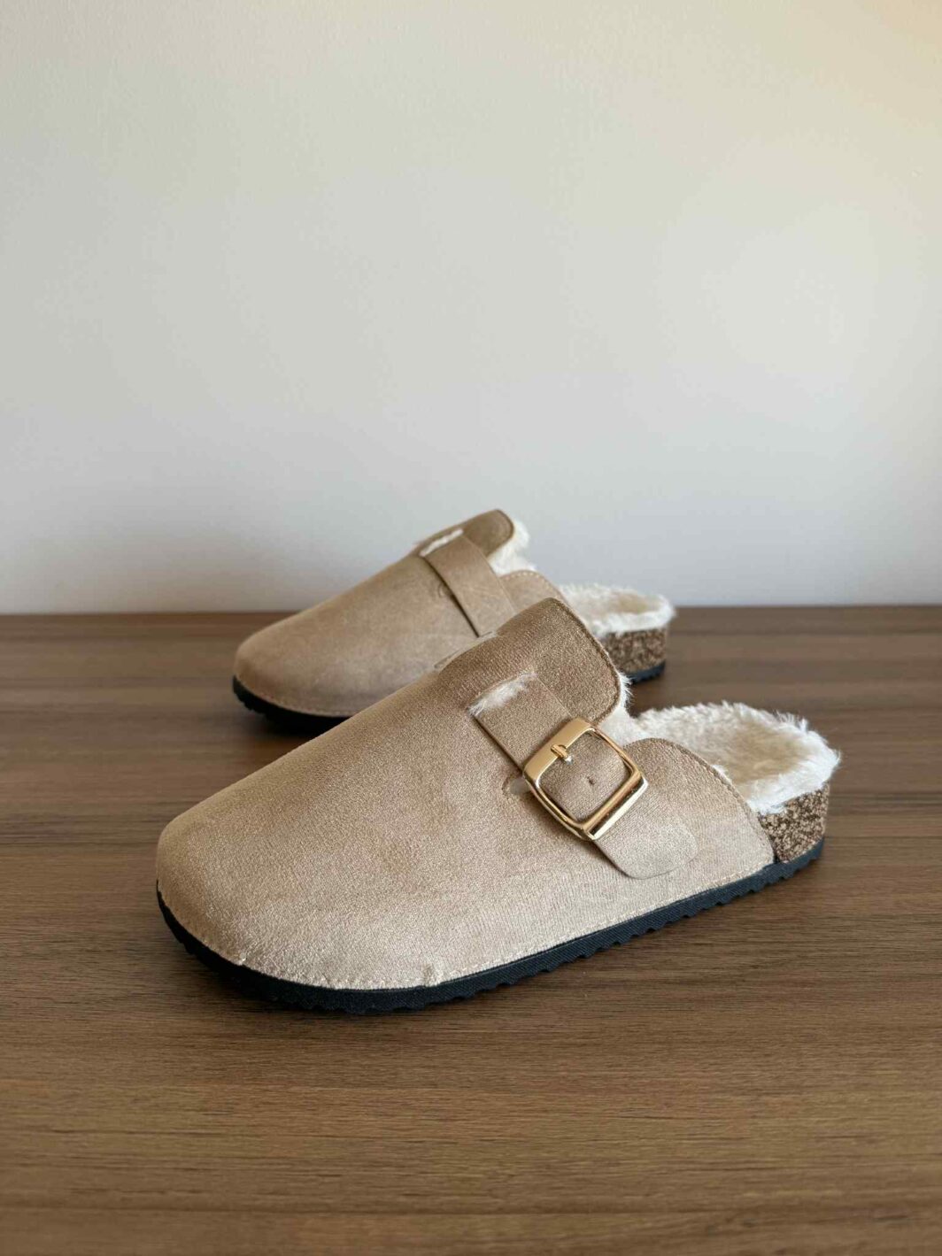 Clogs Com Pelinho Bege