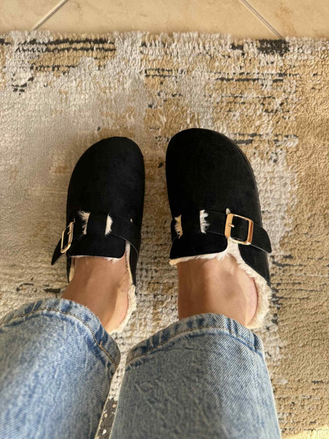 Clogs Com Pelinho Preto
