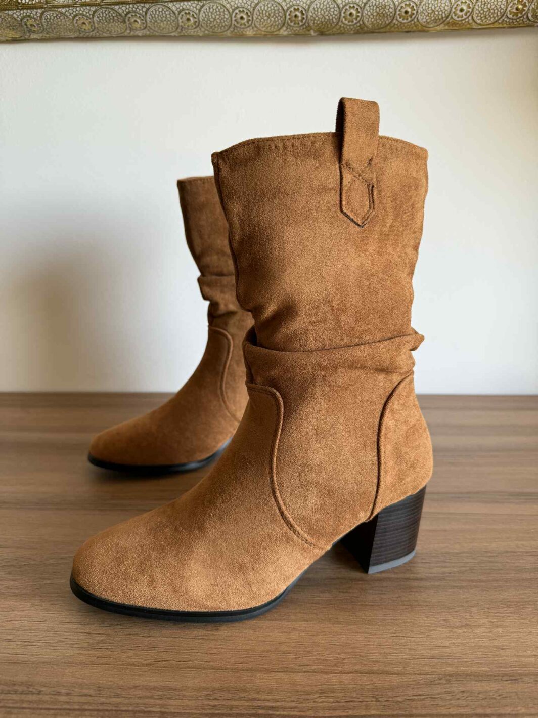 Botim camurça camel
