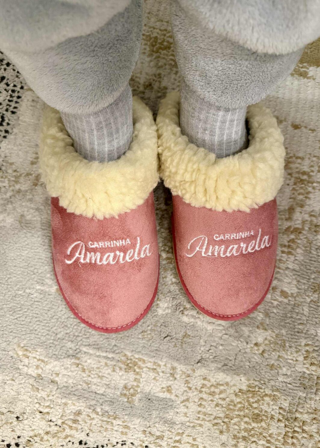 Chinelo de Quarto Carrinha Amarela - Rosa