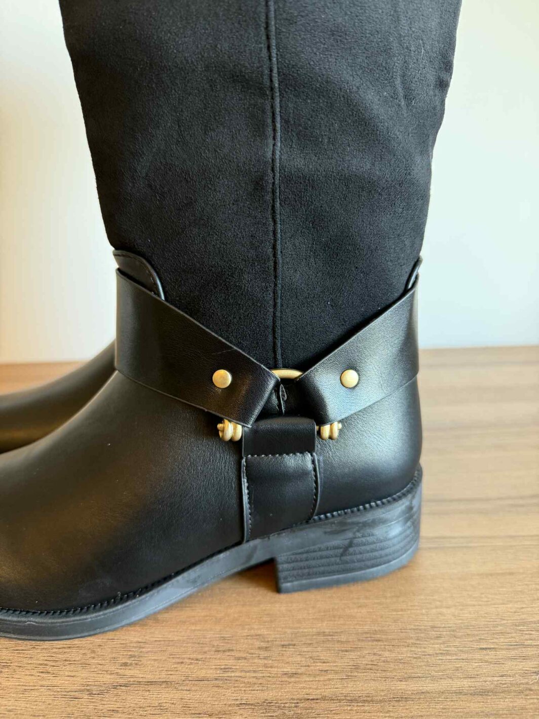 Bota à Cavaleiro Cano Médio - Preto