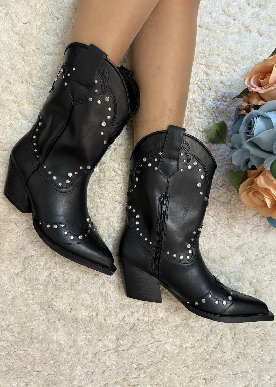 Texana Corina com tachas e brilhantes