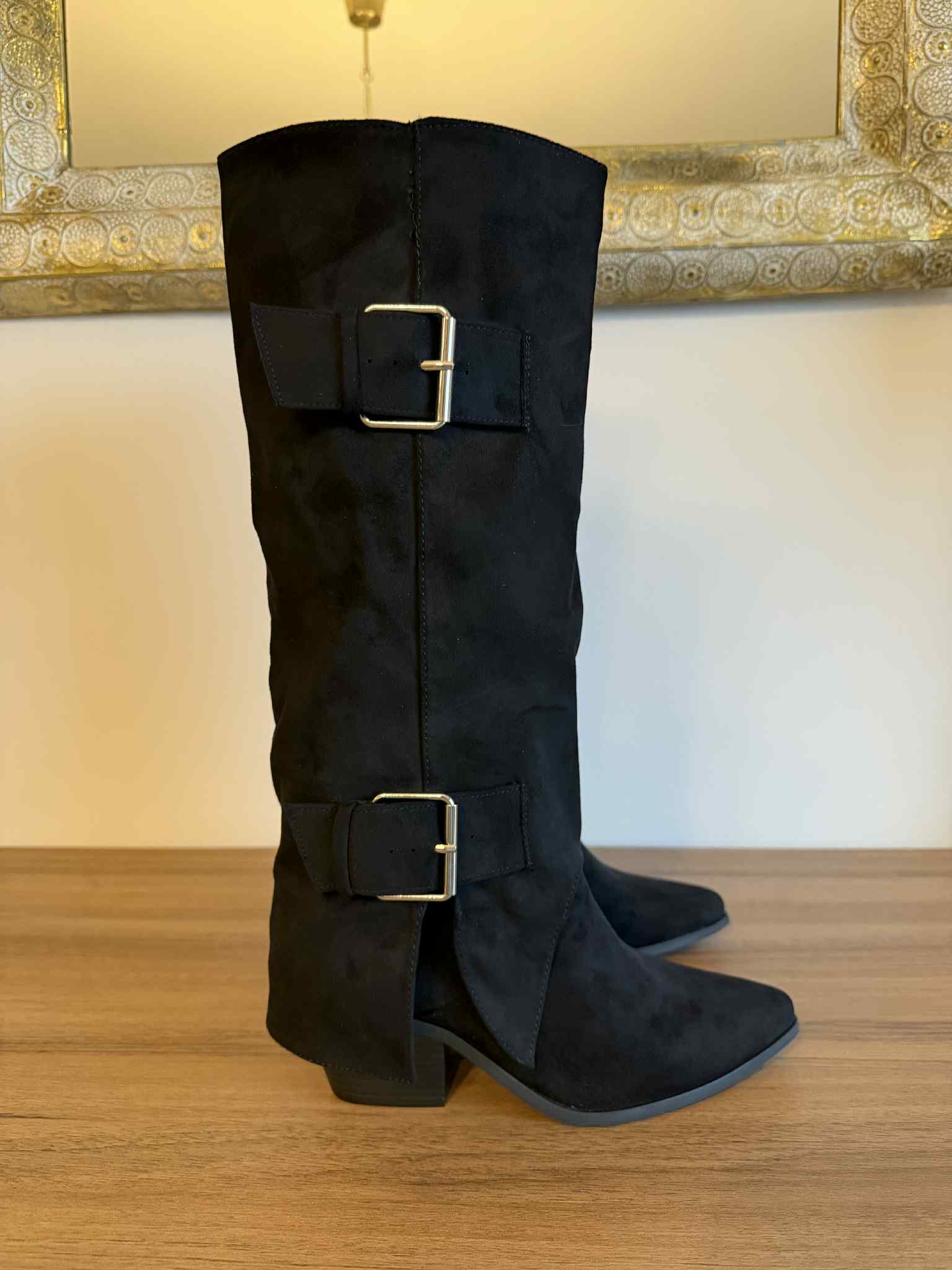 Bota Cano Dobrado Com Fivelas - Preto