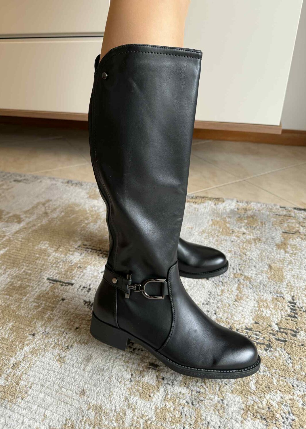 Bota de cano alto baixa - Preto