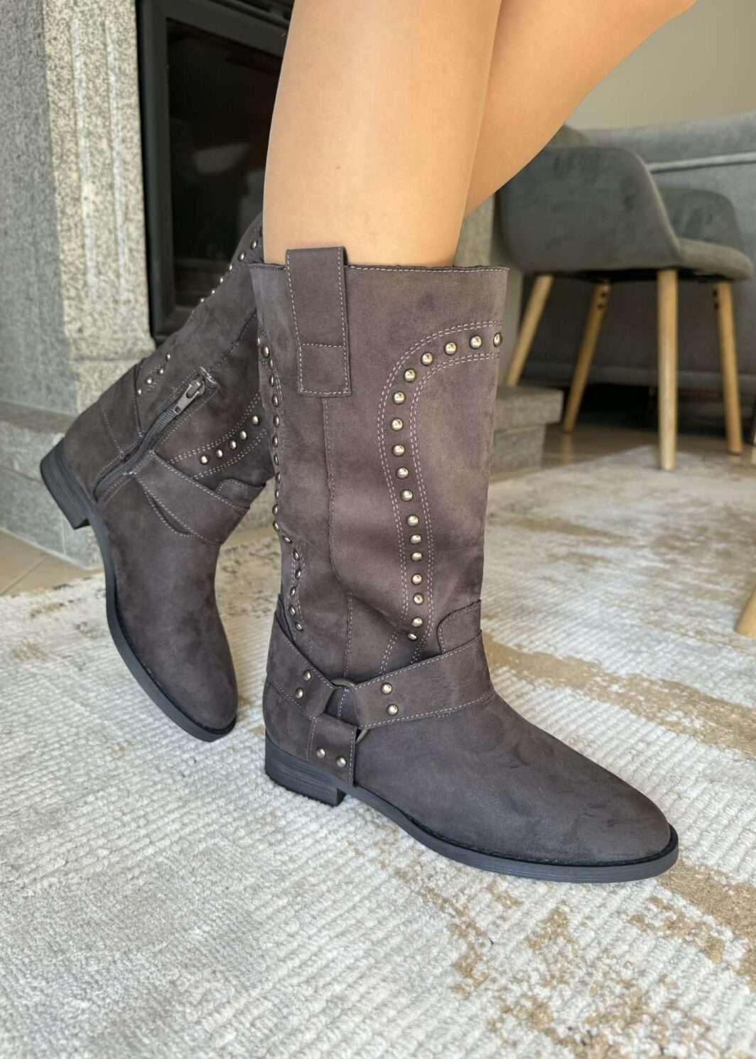 Bota tachas Corina - Cinza