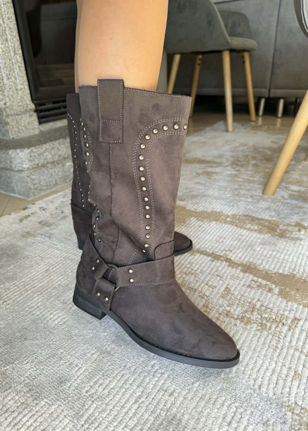 Bota tachas Corina - Cinza