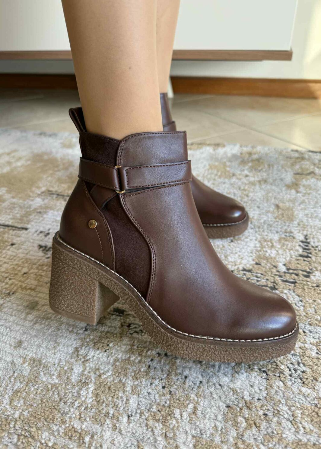 Botim salto bloco castanho