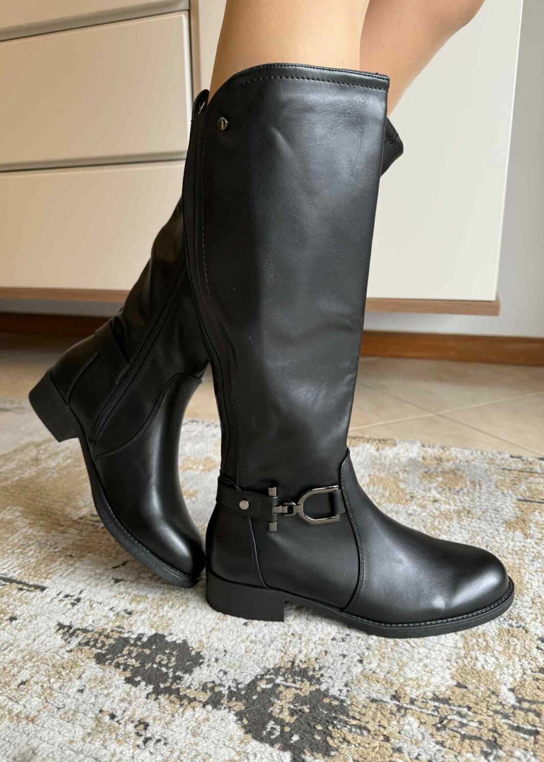 Bota de cano alto baixa - Preto