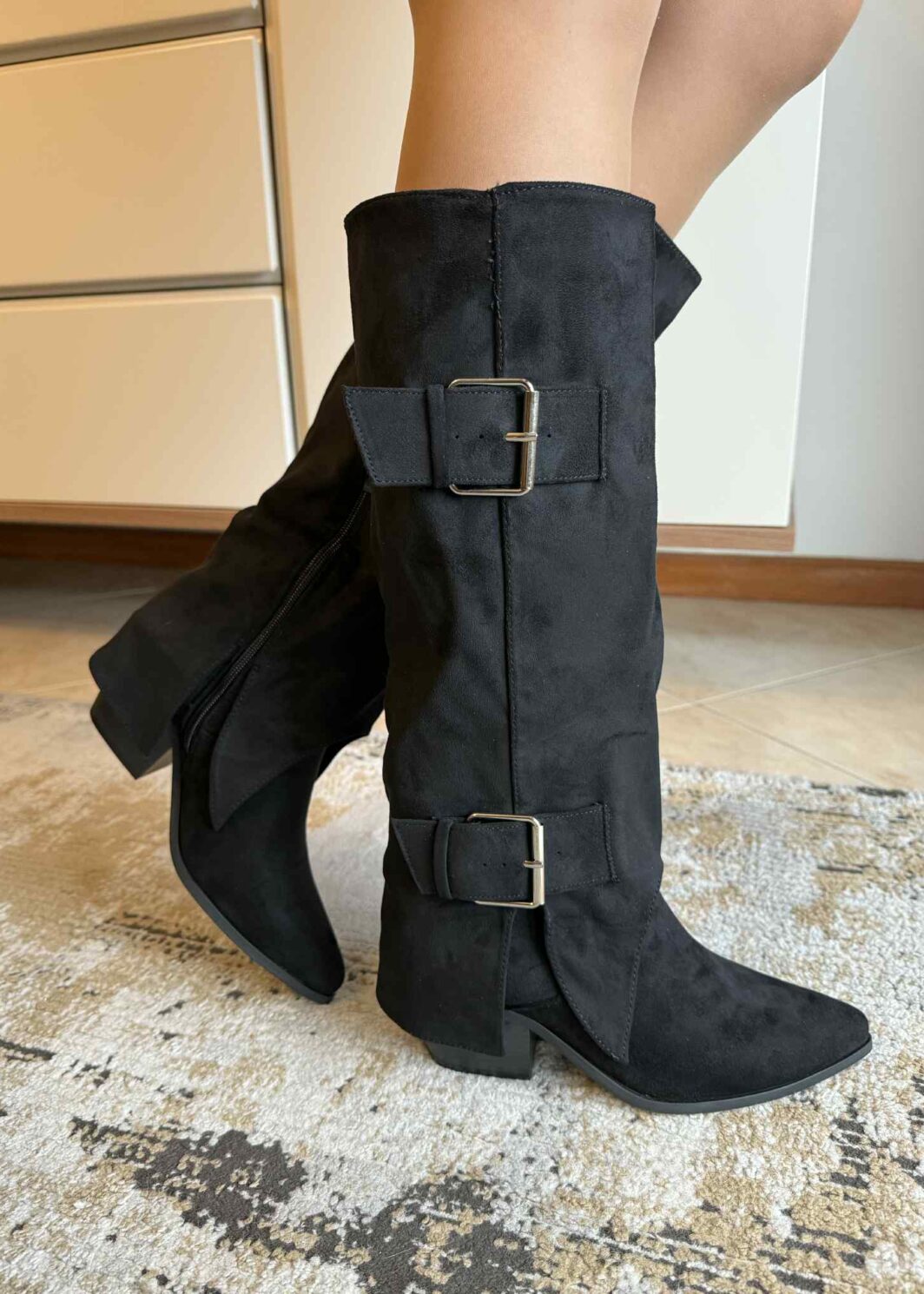 Bota Cano Dobrado Com Fivelas - Preto