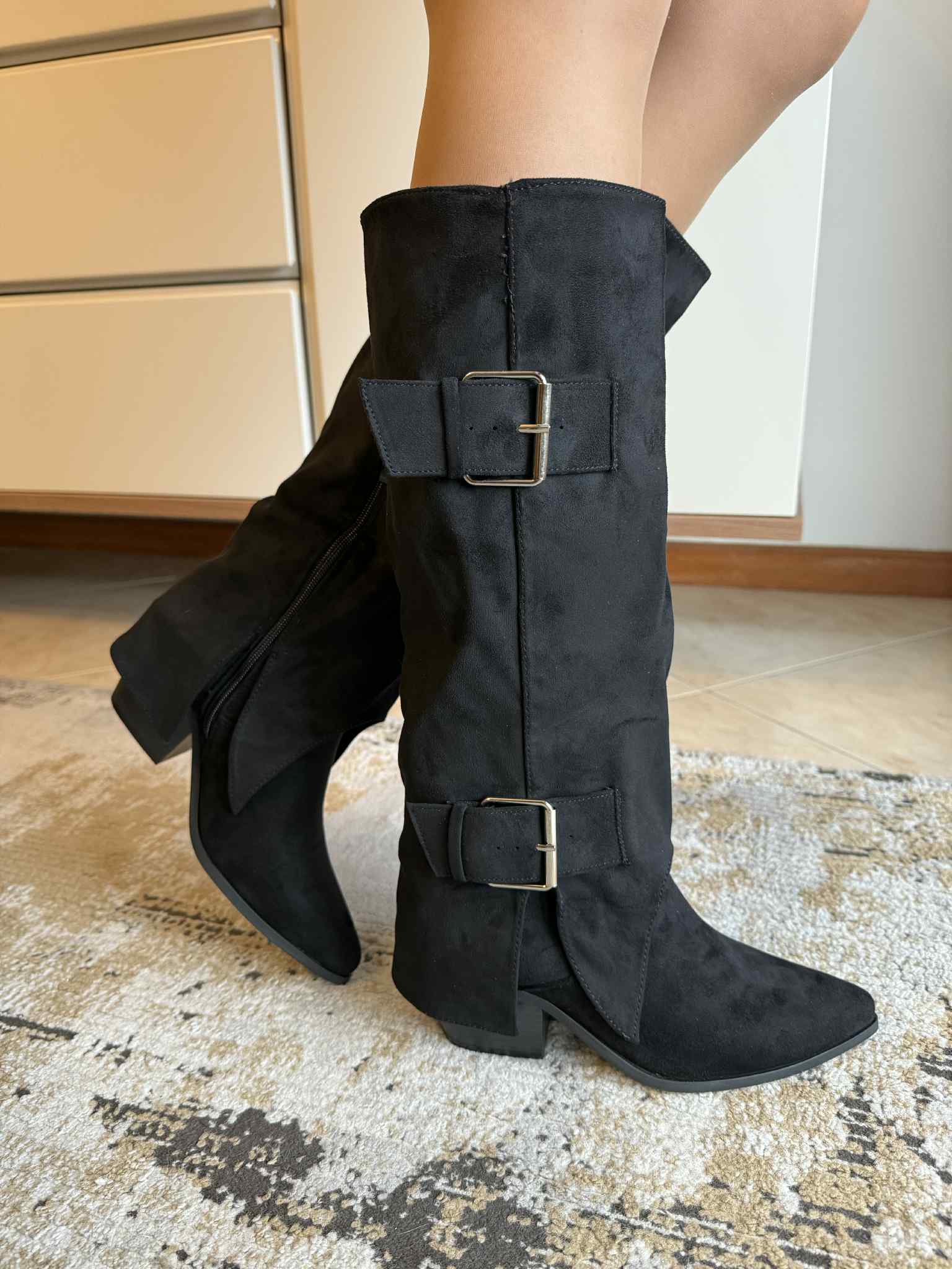 Bota Cano Dobrado Com Fivelas - Preto