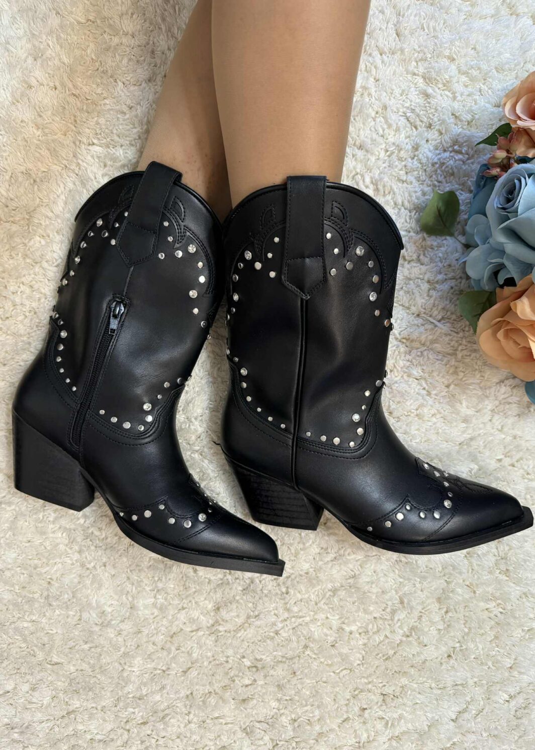 Texana Corina com tachas e brilhantes