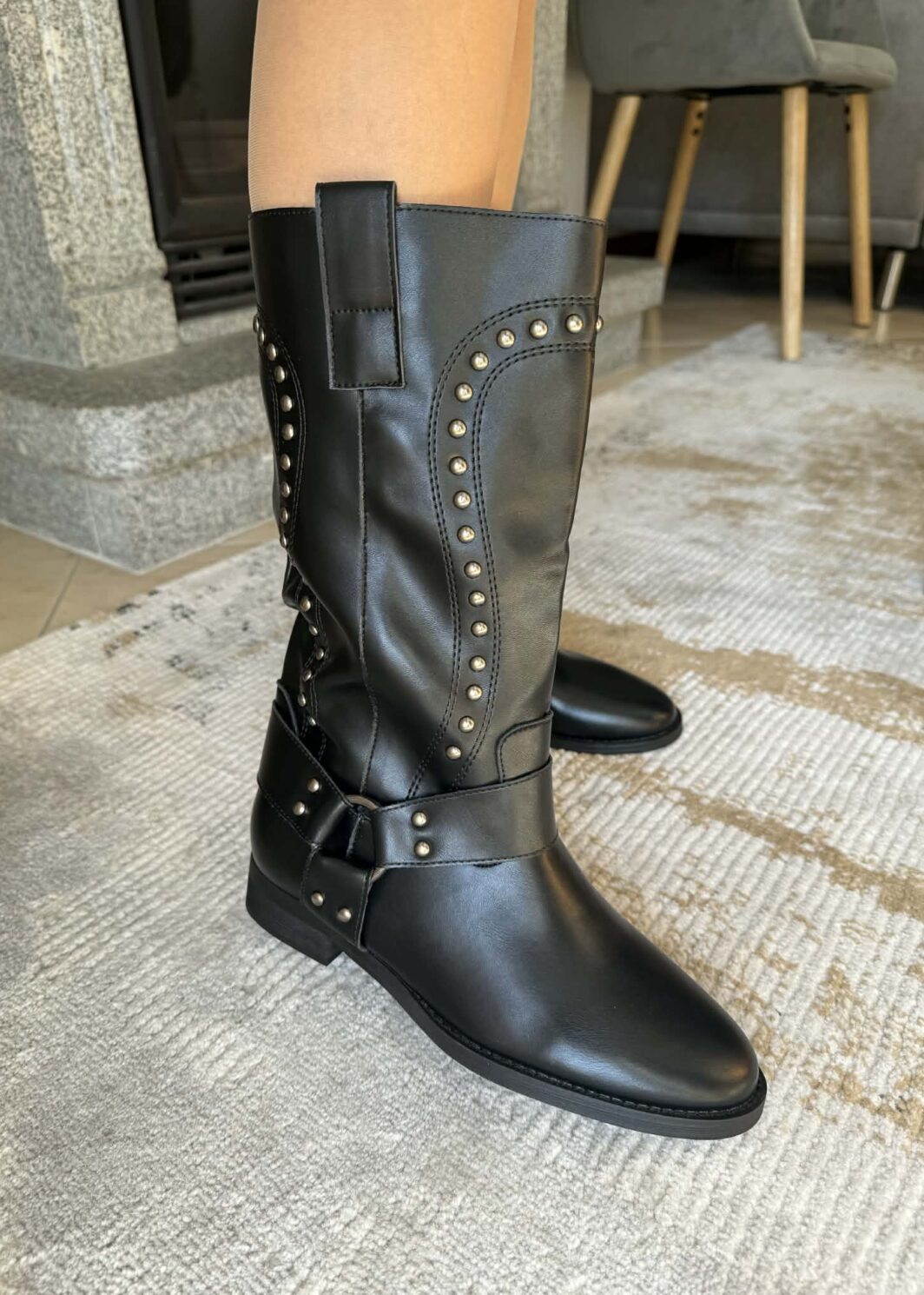 Bota tachas Corina - Preto