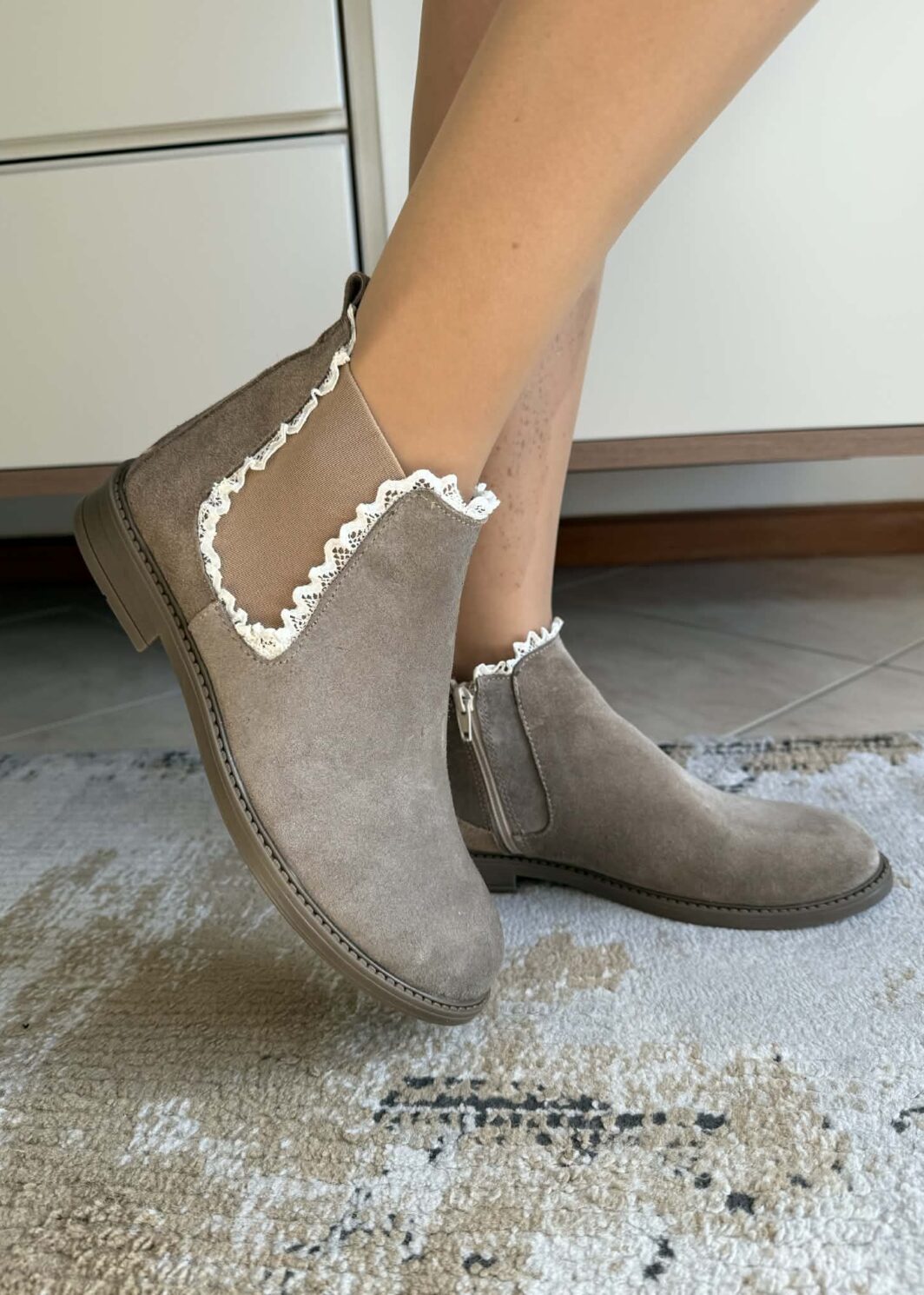 Botim Camurça Com Rendinha