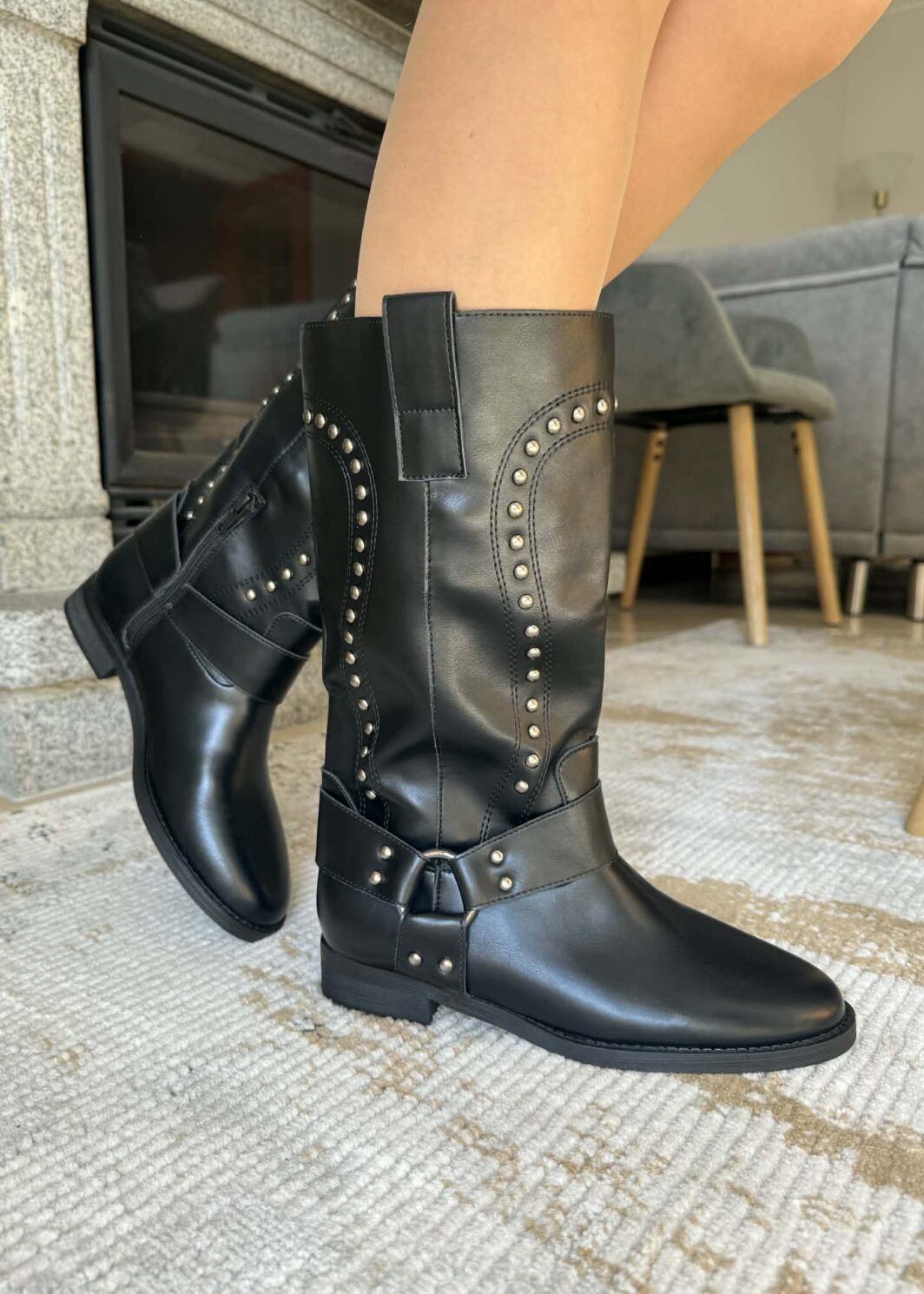 Bota tachas Corina - Preto