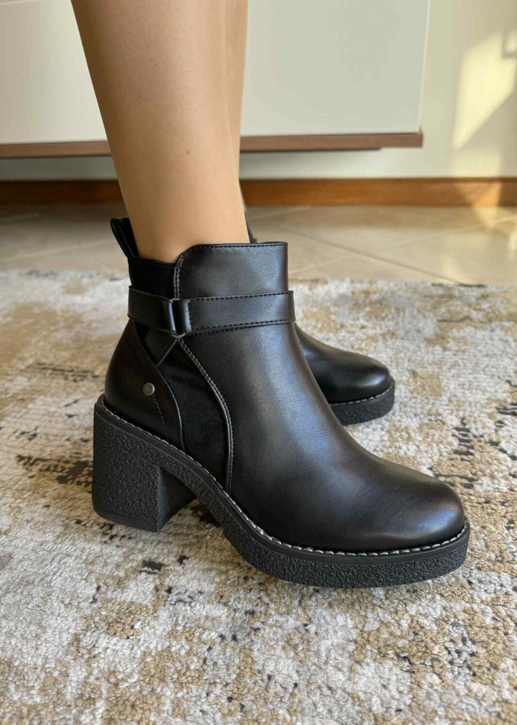 Botim salto bloco preto