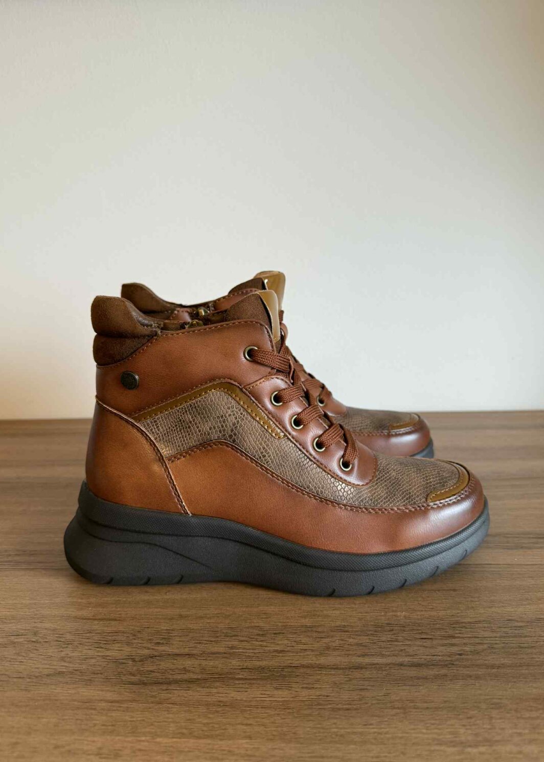 Bota Desportiva Virucci Camel