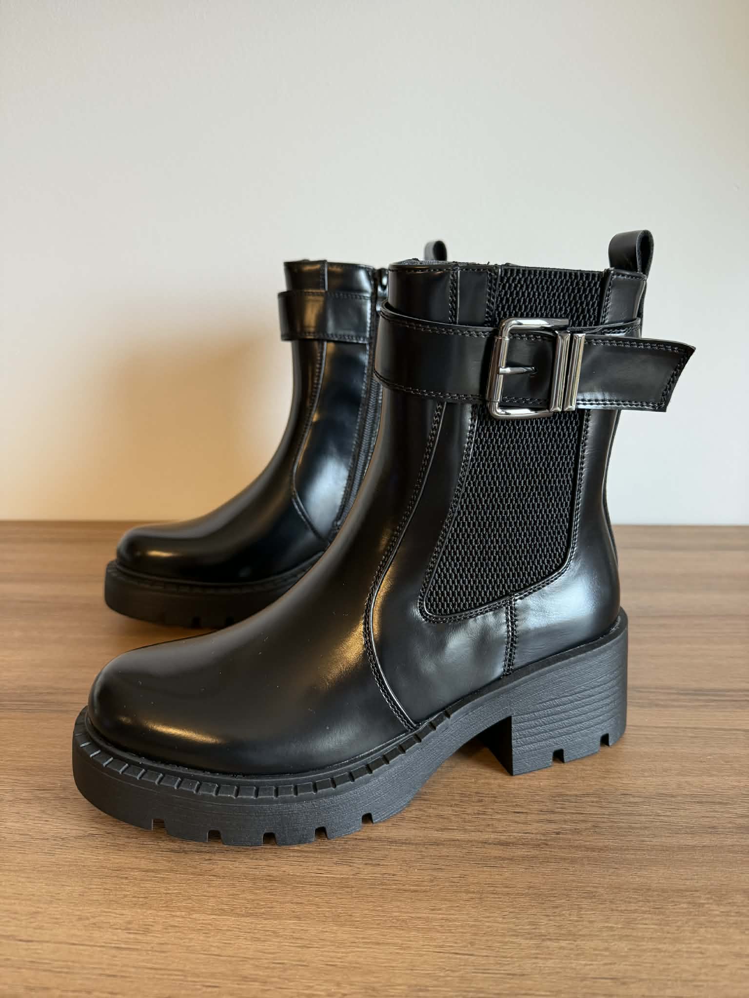 Bota Preta Estilo Combat