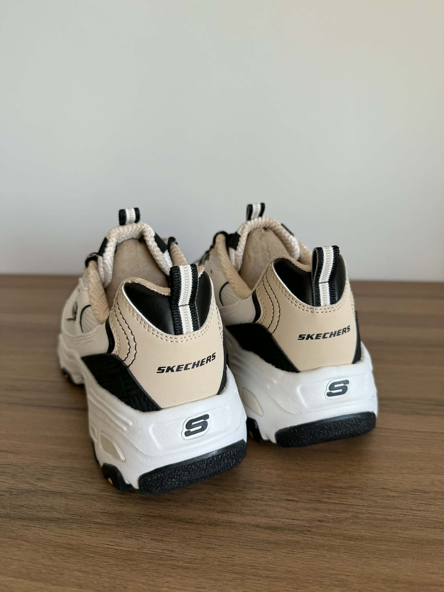 Skechers D'Lites NTBK