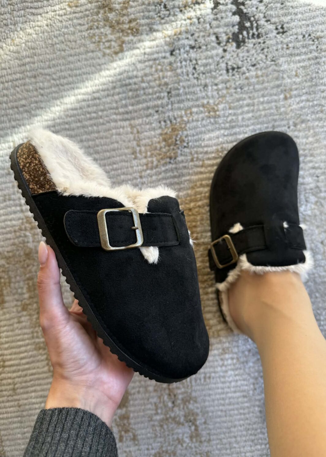 Clogs Com Pelinho Preto