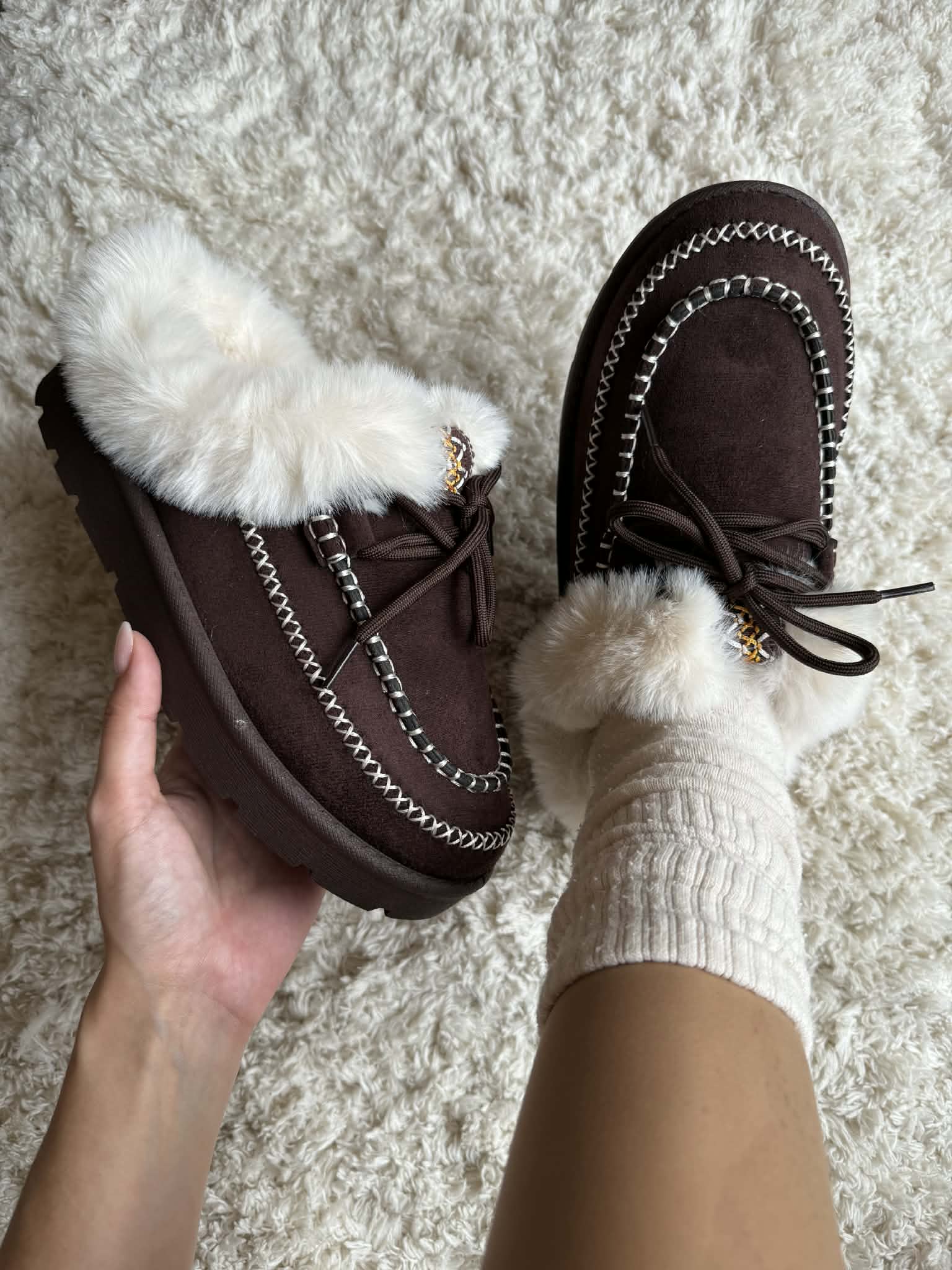 Chinelo de rua com pelinho - Castanho