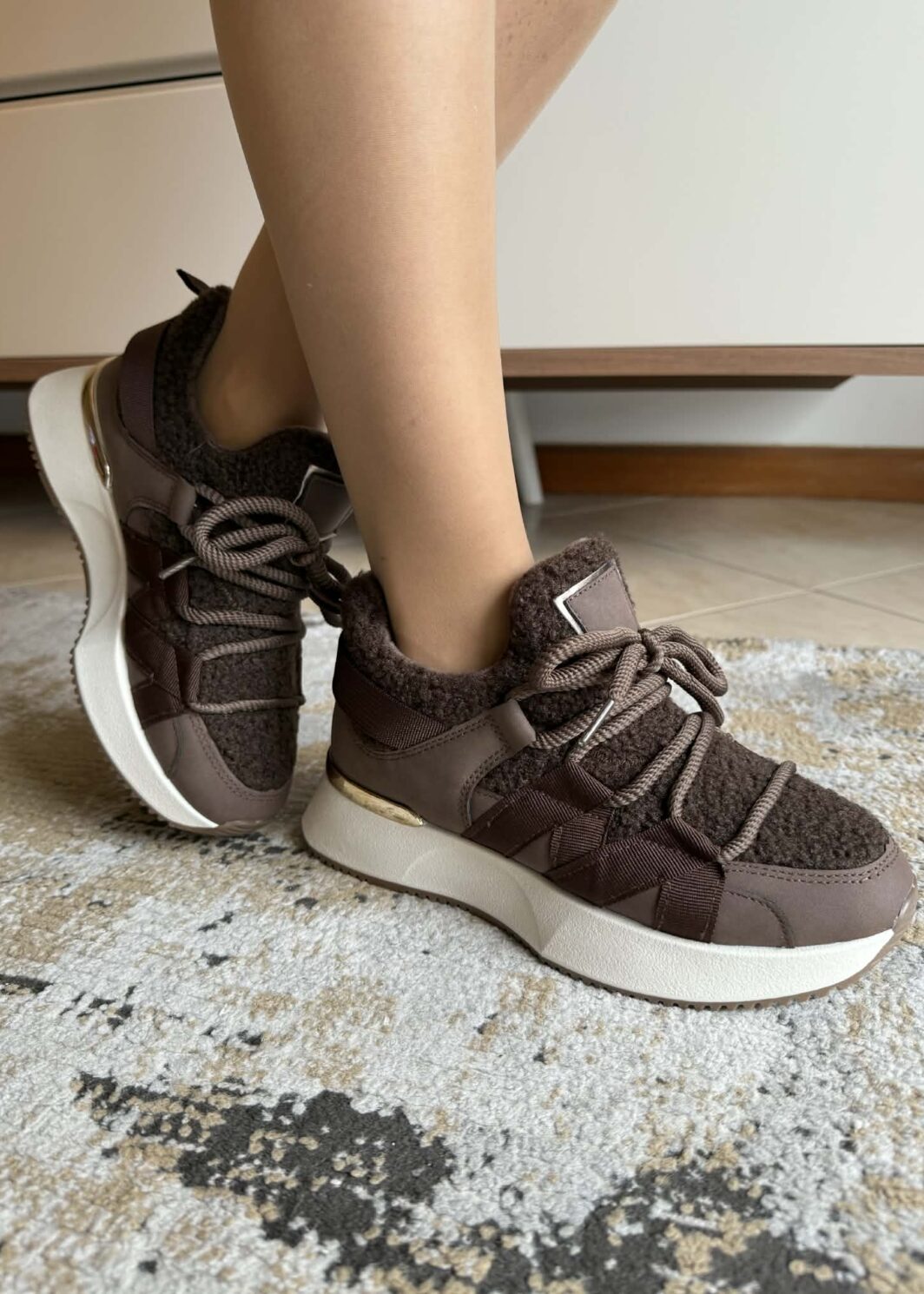 Sapatilha Castanha com pelo