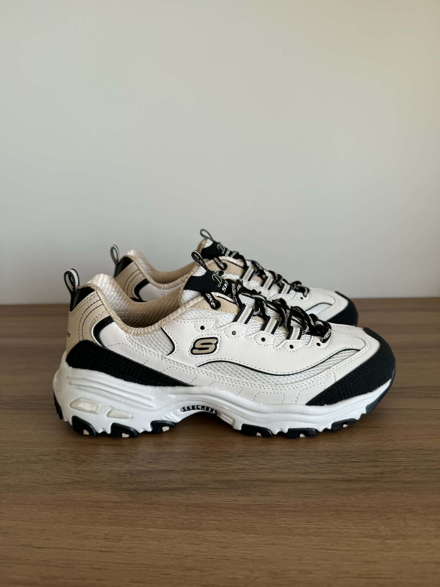 Skechers D'Lites NTBK