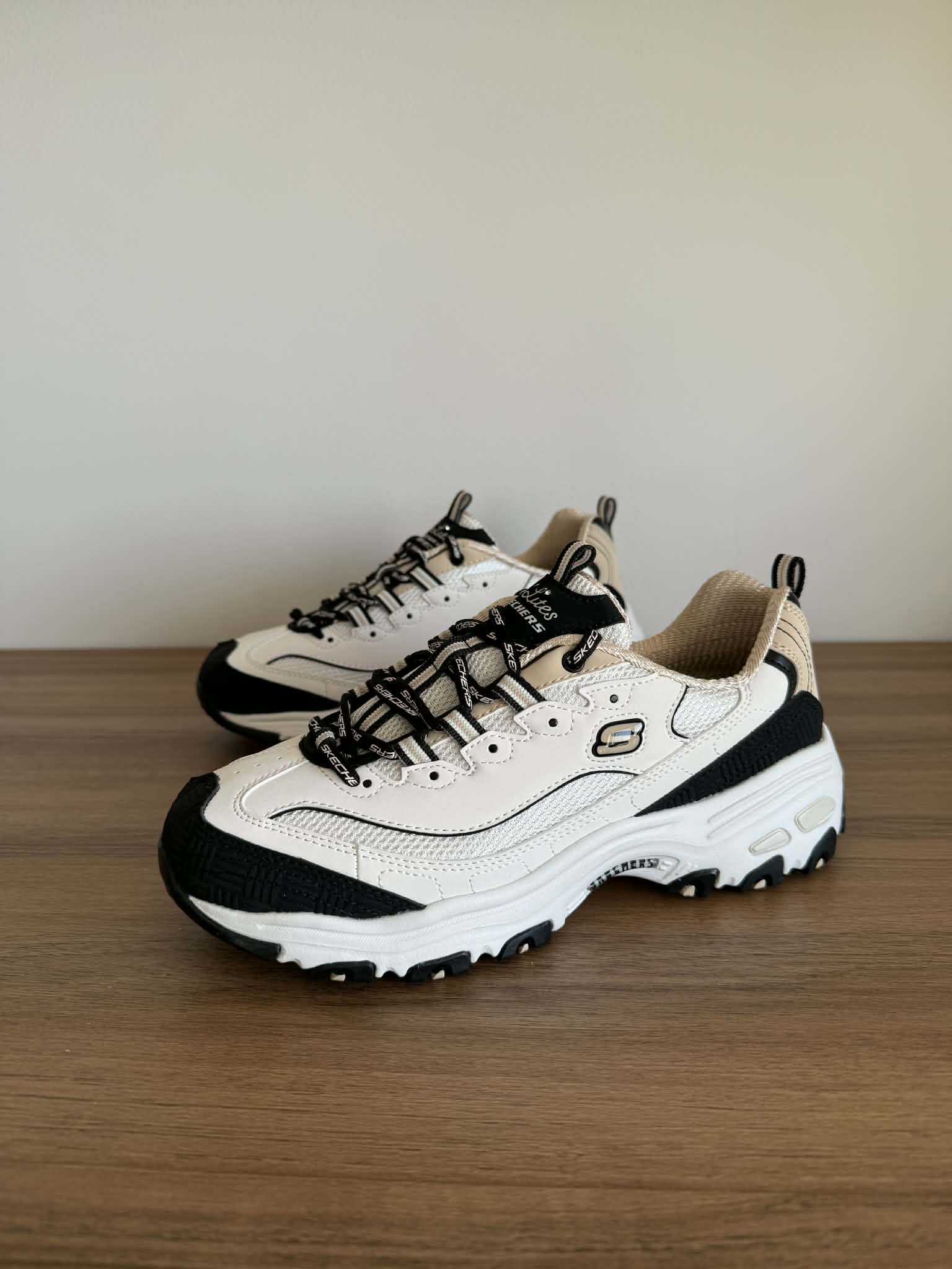 Skechers D'Lites NTBK